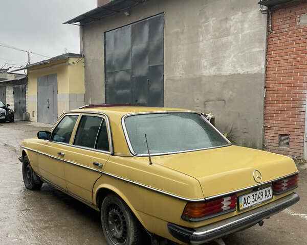 Желтый Мерседес Е-Класс, объемом двигателя 2.3 л и пробегом 330 тыс. км за 1500 $, фото 7 на Automoto.ua