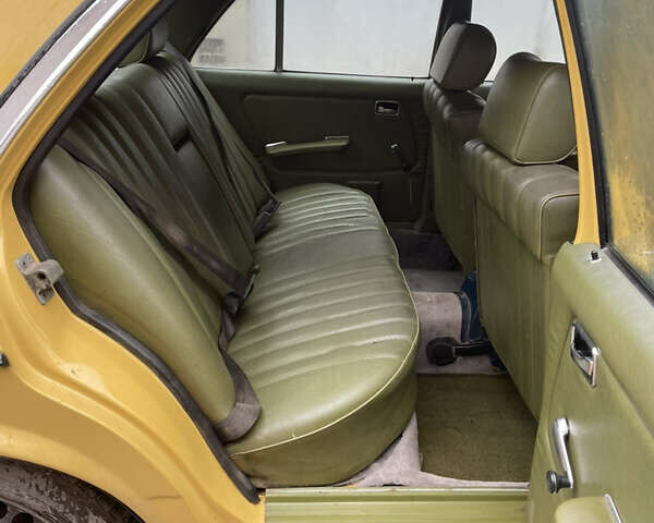 Желтый Мерседес Е-Класс, объемом двигателя 2.3 л и пробегом 330 тыс. км за 1500 $, фото 19 на Automoto.ua