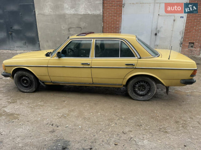 Желтый Мерседес Е-Класс, объемом двигателя 2.3 л и пробегом 330 тыс. км за 1500 $, фото 10 на Automoto.ua