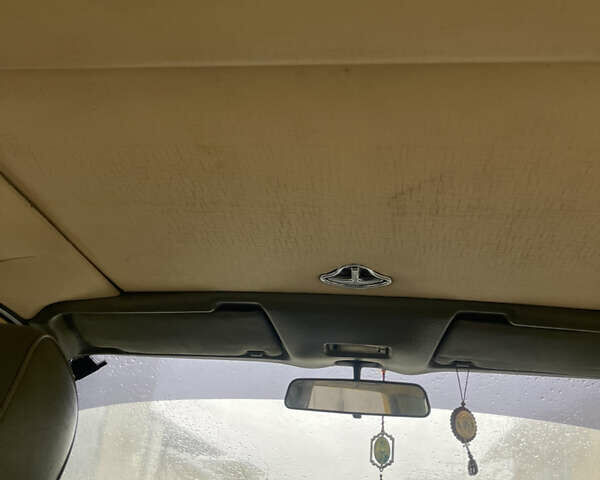 Желтый Мерседес Е-Класс, объемом двигателя 2.3 л и пробегом 330 тыс. км за 1500 $, фото 30 на Automoto.ua