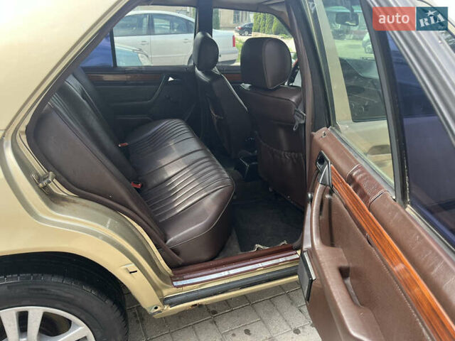 Жовтий Мерседес Е-Клас, об'ємом двигуна 2.3 л та пробігом 300 тис. км за 1250 $, фото 3 на Automoto.ua