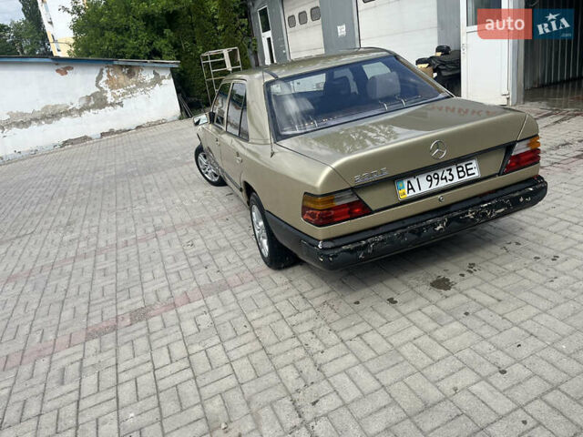 Жовтий Мерседес Е-Клас, об'ємом двигуна 2.3 л та пробігом 300 тис. км за 1250 $, фото 5 на Automoto.ua