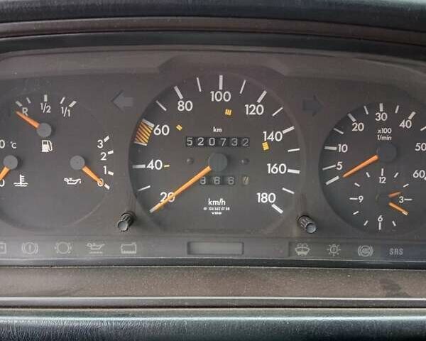 Желтый Мерседес Е-Класс, объемом двигателя 2 л и пробегом 520 тыс. км за 2000 $, фото 2 на Automoto.ua