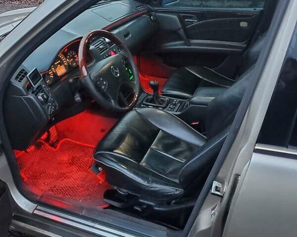 Жовтий Мерседес Е-Клас, об'ємом двигуна 2.4 л та пробігом 387 тис. км за 4850 $, фото 4 на Automoto.ua