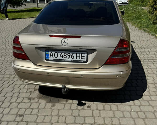 Желтый Мерседес Е-Класс, объемом двигателя 2.2 л и пробегом 374 тыс. км за 5400 $, фото 1 на Automoto.ua
