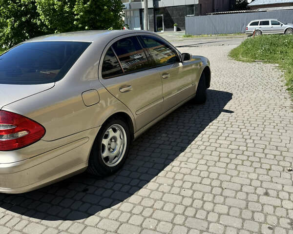 Желтый Мерседес Е-Класс, объемом двигателя 2.2 л и пробегом 374 тыс. км за 5400 $, фото 6 на Automoto.ua