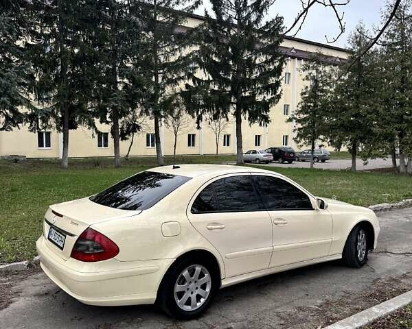 Желтый Мерседес Е-Класс, объемом двигателя 2.15 л и пробегом 280 тыс. км за 6300 $, фото 4 на Automoto.ua