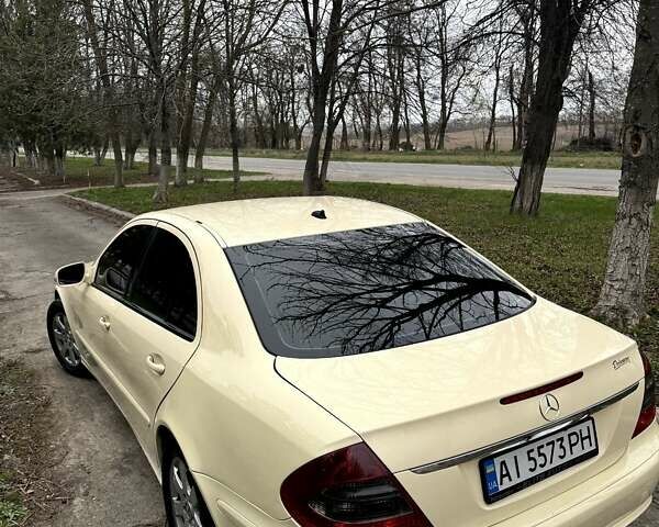 Желтый Мерседес Е-Класс, объемом двигателя 2.15 л и пробегом 280 тыс. км за 6300 $, фото 12 на Automoto.ua