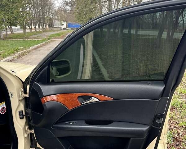 Желтый Мерседес Е-Класс, объемом двигателя 2.15 л и пробегом 280 тыс. км за 6300 $, фото 24 на Automoto.ua