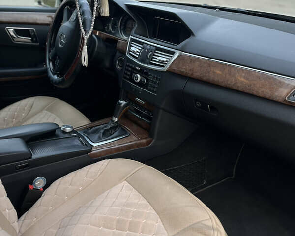 Желтый Мерседес Е-Класс, объемом двигателя 2.14 л и пробегом 220 тыс. км за 11900 $, фото 13 на Automoto.ua