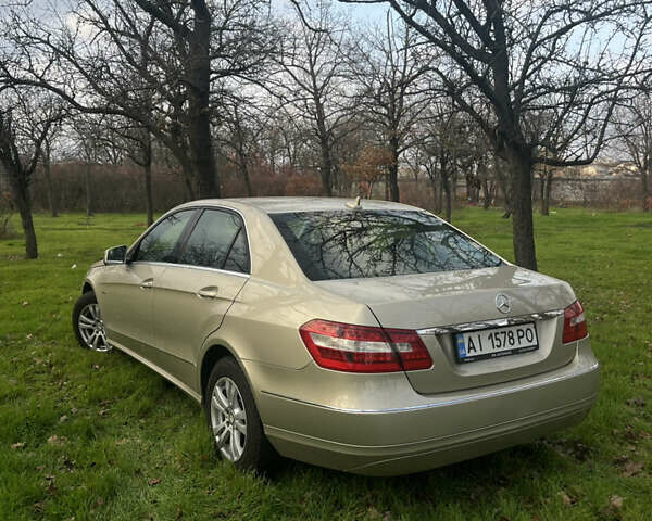 Желтый Мерседес Е-Класс, объемом двигателя 2.14 л и пробегом 220 тыс. км за 11900 $, фото 5 на Automoto.ua