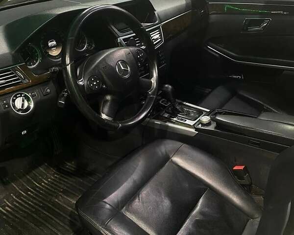 Желтый Мерседес Е-Класс, объемом двигателя 1.8 л и пробегом 340 тыс. км за 9299 $, фото 5 на Automoto.ua