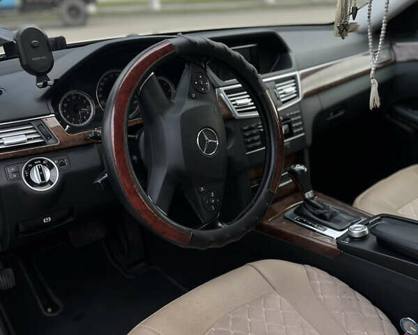 Желтый Мерседес Е-Класс, объемом двигателя 2.14 л и пробегом 220 тыс. км за 11900 $, фото 15 на Automoto.ua