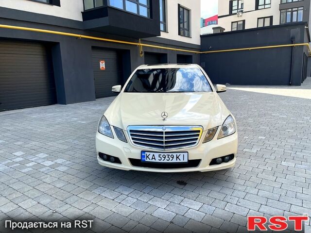 Жовтий Мерседес Е-Клас, об'ємом двигуна 1.8 л та пробігом 336 тис. км за 11000 $, фото 1 на Automoto.ua