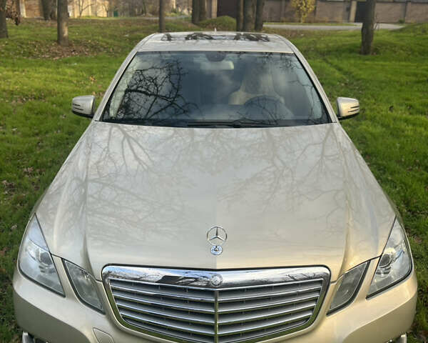 Желтый Мерседес Е-Класс, объемом двигателя 2.14 л и пробегом 220 тыс. км за 11900 $, фото 8 на Automoto.ua