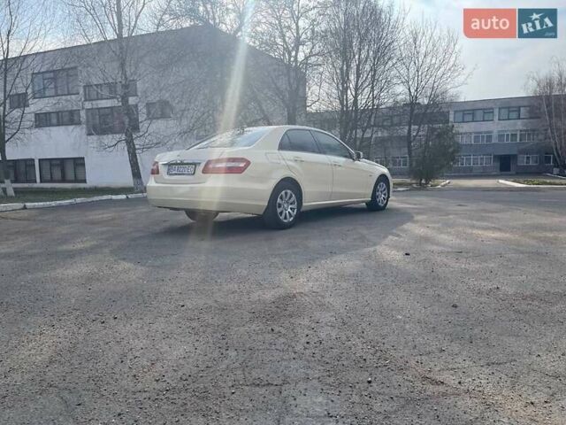 Желтый Мерседес Е-Класс, объемом двигателя 2.1 л и пробегом 490 тыс. км за 7300 $, фото 56 на Automoto.ua