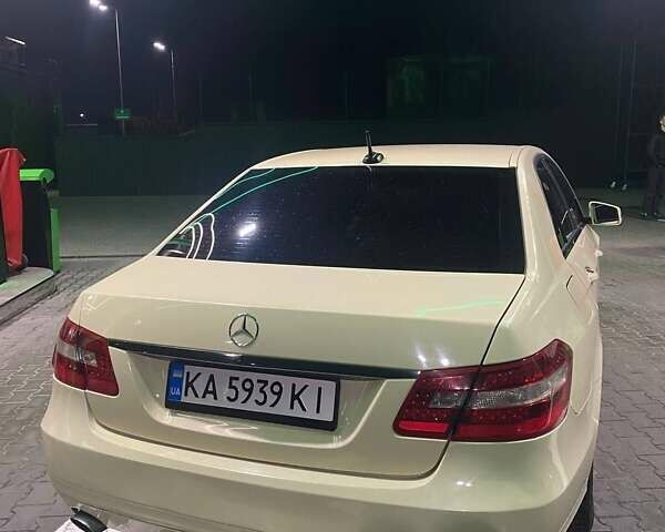 Желтый Мерседес Е-Класс, объемом двигателя 1.8 л и пробегом 340 тыс. км за 9299 $, фото 3 на Automoto.ua