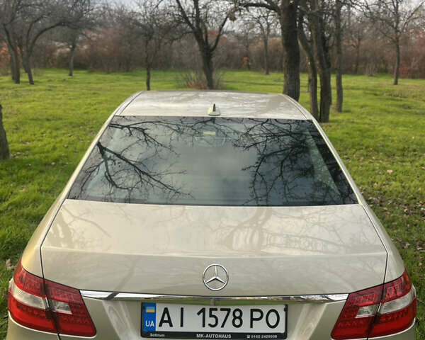 Желтый Мерседес Е-Класс, объемом двигателя 2.14 л и пробегом 220 тыс. км за 11900 $, фото 9 на Automoto.ua