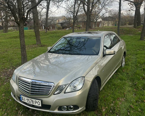 Желтый Мерседес Е-Класс, объемом двигателя 2.14 л и пробегом 220 тыс. км за 11900 $, фото 7 на Automoto.ua