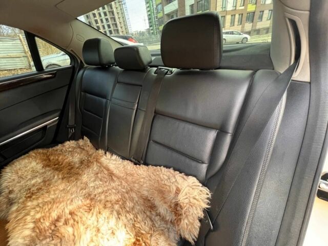 Желтый Мерседес Е-Класс, объемом двигателя 2.1 л и пробегом 370 тыс. км за 9700 $, фото 7 на Automoto.ua