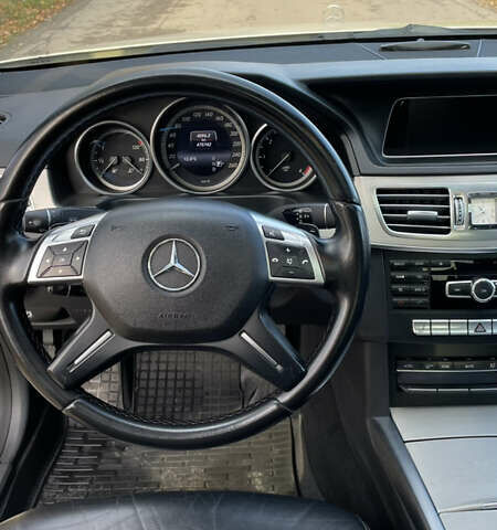 Желтый Мерседес Е-Класс, объемом двигателя 2.1 л и пробегом 475 тыс. км за 10500 $, фото 6 на Automoto.ua