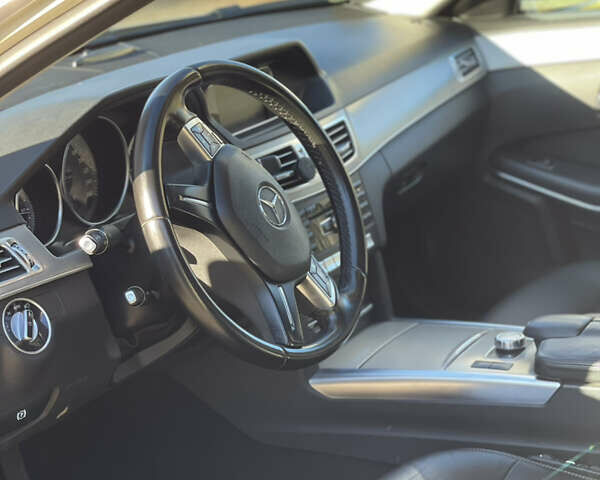 Желтый Мерседес Е-Класс, объемом двигателя 2.14 л и пробегом 470 тыс. км за 9800 $, фото 19 на Automoto.ua