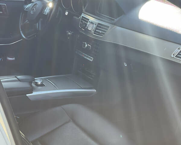 Желтый Мерседес Е-Класс, объемом двигателя 2.14 л и пробегом 470 тыс. км за 9800 $, фото 23 на Automoto.ua