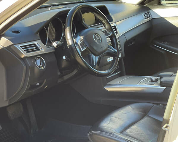 Желтый Мерседес Е-Класс, объемом двигателя 2.14 л и пробегом 470 тыс. км за 9800 $, фото 18 на Automoto.ua