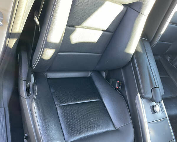 Желтый Мерседес Е-Класс, объемом двигателя 2.14 л и пробегом 470 тыс. км за 9800 $, фото 22 на Automoto.ua