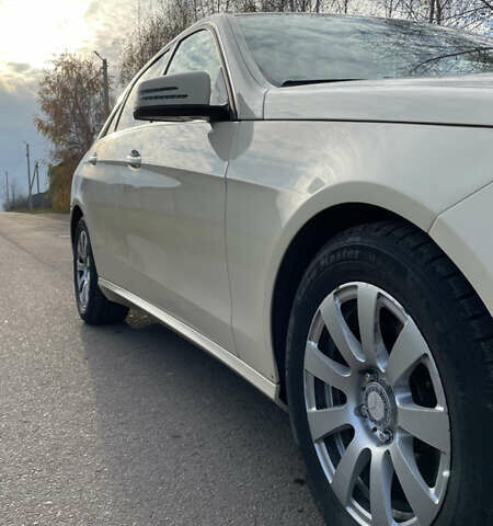 Желтый Мерседес Е-Класс, объемом двигателя 2.1 л и пробегом 475 тыс. км за 10500 $, фото 3 на Automoto.ua