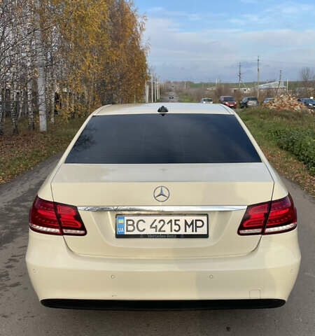 Желтый Мерседес Е-Класс, объемом двигателя 2.1 л и пробегом 475 тыс. км за 10500 $, фото 4 на Automoto.ua