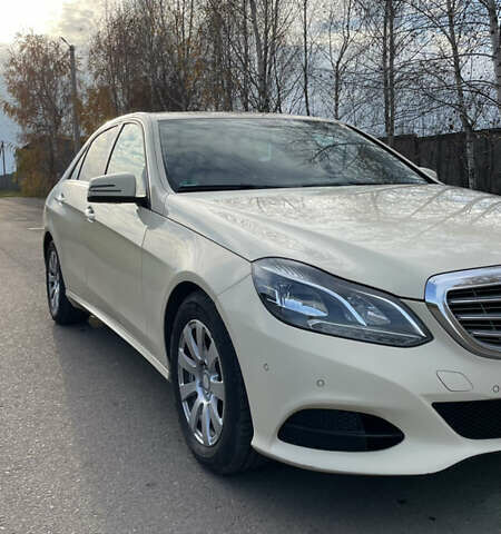 Желтый Мерседес Е-Класс, объемом двигателя 2.1 л и пробегом 475 тыс. км за 10500 $, фото 1 на Automoto.ua