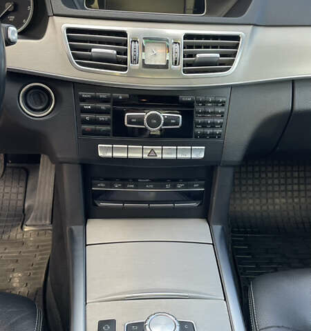 Желтый Мерседес Е-Класс, объемом двигателя 2.1 л и пробегом 475 тыс. км за 10500 $, фото 7 на Automoto.ua