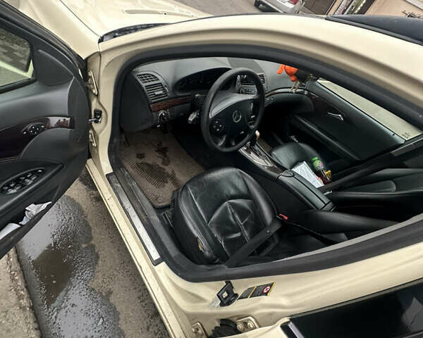 Желтый Мерседес Е-Класс, объемом двигателя 2.15 л и пробегом 383 тыс. км за 4700 $, фото 6 на Automoto.ua