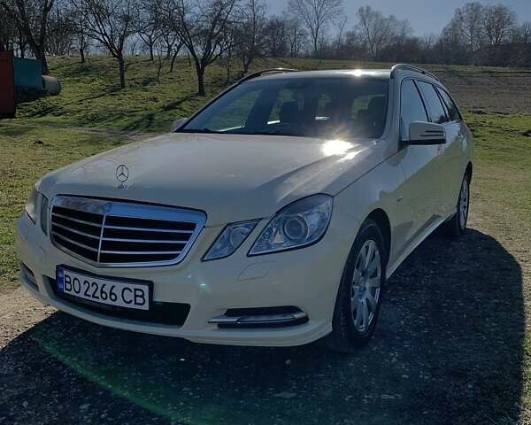 Желтый Мерседес Е-Класс, объемом двигателя 2.14 л и пробегом 620 тыс. км за 10700 $, фото 1 на Automoto.ua