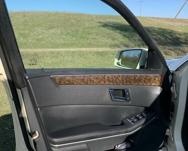 Желтый Мерседес Е-Класс, объемом двигателя 2.14 л и пробегом 620 тыс. км за 10700 $, фото 8 на Automoto.ua