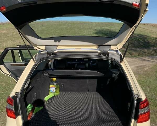 Желтый Мерседес Е-Класс, объемом двигателя 2.14 л и пробегом 620 тыс. км за 10700 $, фото 15 на Automoto.ua