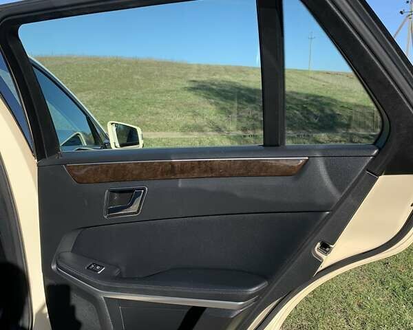 Желтый Мерседес Е-Класс, объемом двигателя 2.14 л и пробегом 620 тыс. км за 10700 $, фото 12 на Automoto.ua