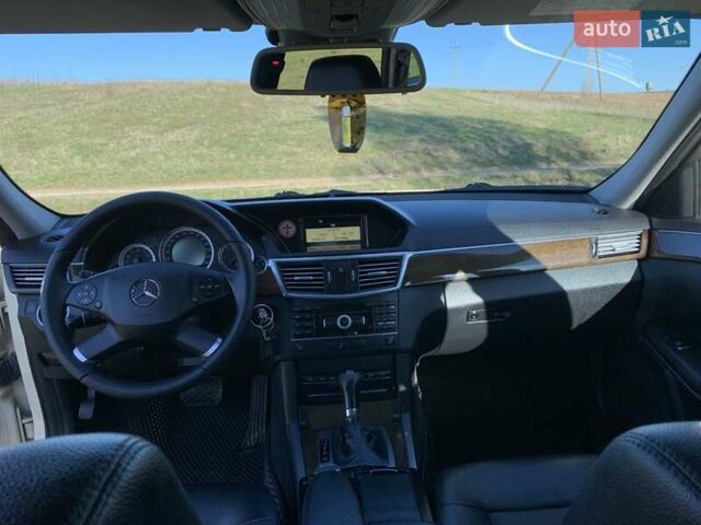 Желтый Мерседес Е-Класс, объемом двигателя 2.14 л и пробегом 620 тыс. км за 10700 $, фото 16 на Automoto.ua