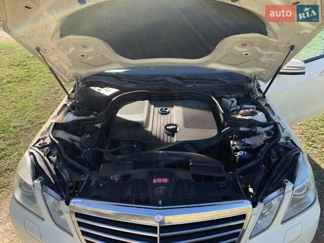 Желтый Мерседес Е-Класс, объемом двигателя 2.14 л и пробегом 620 тыс. км за 10700 $, фото 17 на Automoto.ua