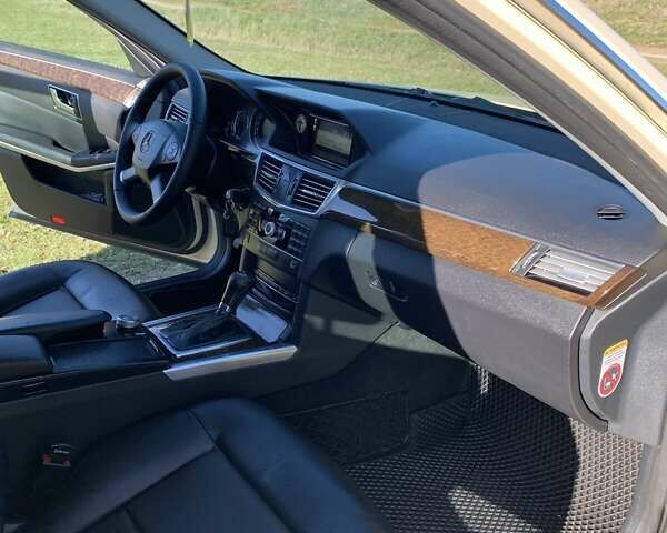 Желтый Мерседес Е-Класс, объемом двигателя 2.14 л и пробегом 620 тыс. км за 10700 $, фото 13 на Automoto.ua