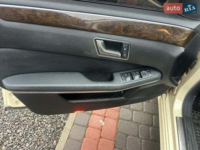 Жовтий Мерседес Е-Клас, об'ємом двигуна 2.14 л та пробігом 288 тис. км за 10700 $, фото 11 на Automoto.ua