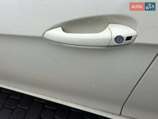 Жовтий Мерседес Е-Клас, об'ємом двигуна 2.14 л та пробігом 288 тис. км за 10700 $, фото 9 на Automoto.ua