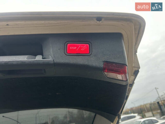 Жовтий Мерседес Е-Клас, об'ємом двигуна 2.14 л та пробігом 288 тис. км за 10700 $, фото 14 на Automoto.ua