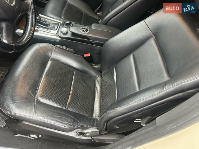 Жовтий Мерседес Е-Клас, об'ємом двигуна 2.14 л та пробігом 288 тис. км за 10700 $, фото 6 на Automoto.ua