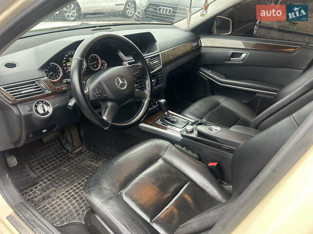 Жовтий Мерседес Е-Клас, об'ємом двигуна 2.14 л та пробігом 288 тис. км за 10700 $, фото 8 на Automoto.ua