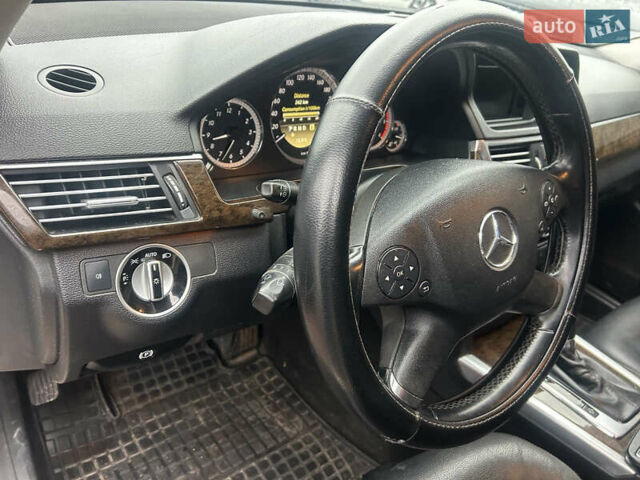 Жовтий Мерседес Е-Клас, об'ємом двигуна 2.14 л та пробігом 288 тис. км за 10700 $, фото 10 на Automoto.ua