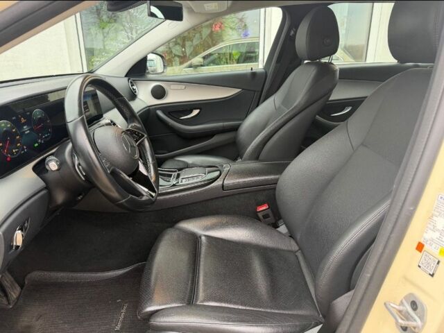 Жовтий Мерседес Е-Клас, об'ємом двигуна 2 л та пробігом 225 тис. км за 34970 $, фото 2 на Automoto.ua