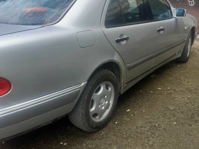 Сірий Мерседес Е-Клас, об'ємом двигуна 2.2 л та пробігом 440 тис. км за 3400 $, фото 6 на Automoto.ua