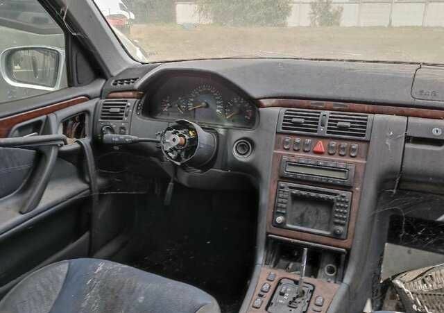 Сірий Мерседес Е-Клас, об'ємом двигуна 4.2 л та пробігом 1000 тис. км за 1472 $, фото 7 на Automoto.ua